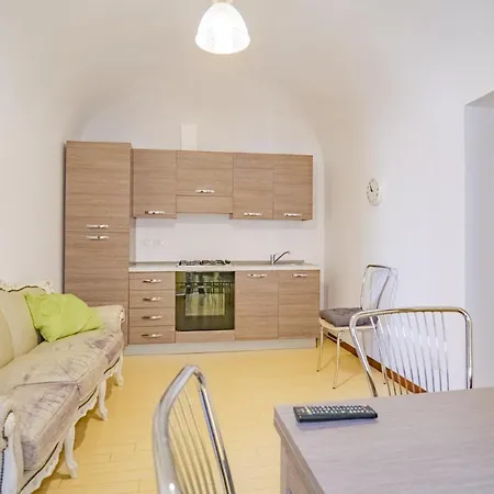 Castle Living * كاتانيا