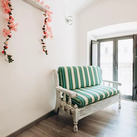 Castle Living كاتانيا