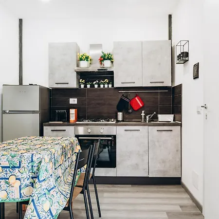 Castle Living كاتانيا