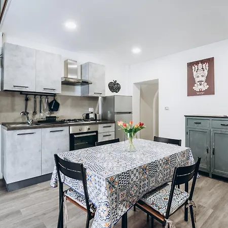 Castle Living Apartment Catania