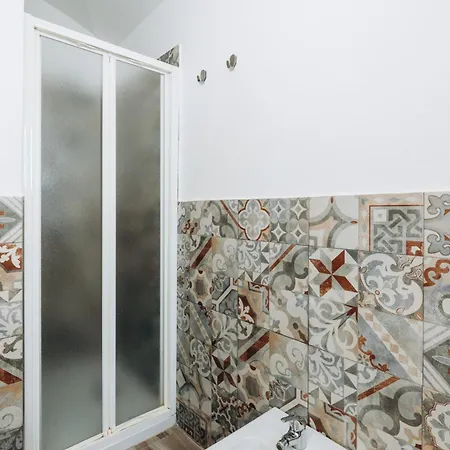 Castle Living كاتانيا