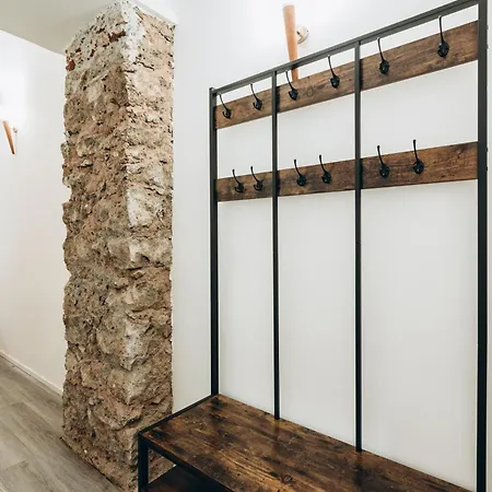 Castle Living * كاتانيا